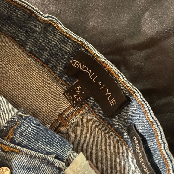 Kendall and Kylie “The drifter high rise shorts” - Picture 3 of 3
